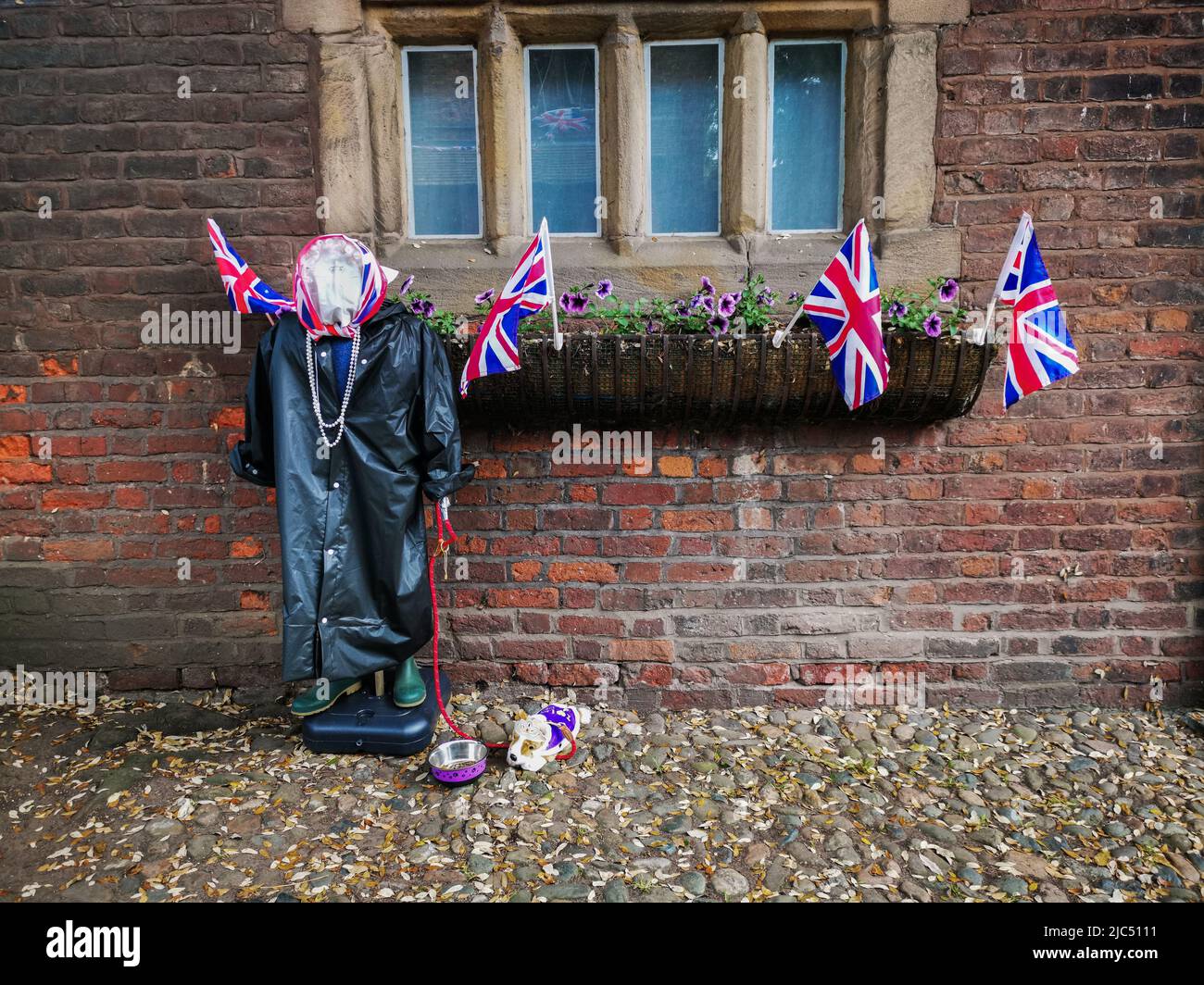 Eine Königin-Dekoration im Dorf Great Budworth, in der Stadt von Khsirh während des Platin-Jubiläums. Stockfoto