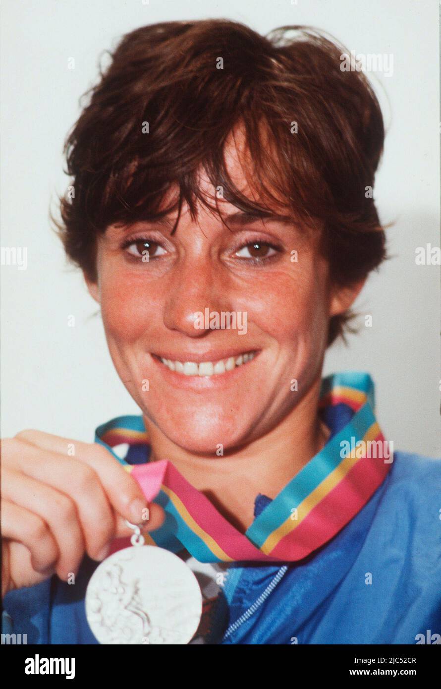 ARCHIVFOTO: Cornelia Hanisch feiert am 12. Juni 70., 2022. Juni, 1984 die Olympischen Sommerspiele ,Cornelia HANISCH,D,Fechtfrauen,Porträt mit Silbermedaille,HF Stockfoto