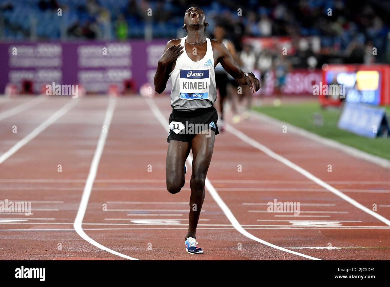 Nichola Kipkorir Kimeli aus Kenia reagiert nach dem Wettkampf im Jahr 5000m während des IAAF Diamond League Golden Gala Meetings im Olimpic Stadium in Rom (Ita Stockfoto