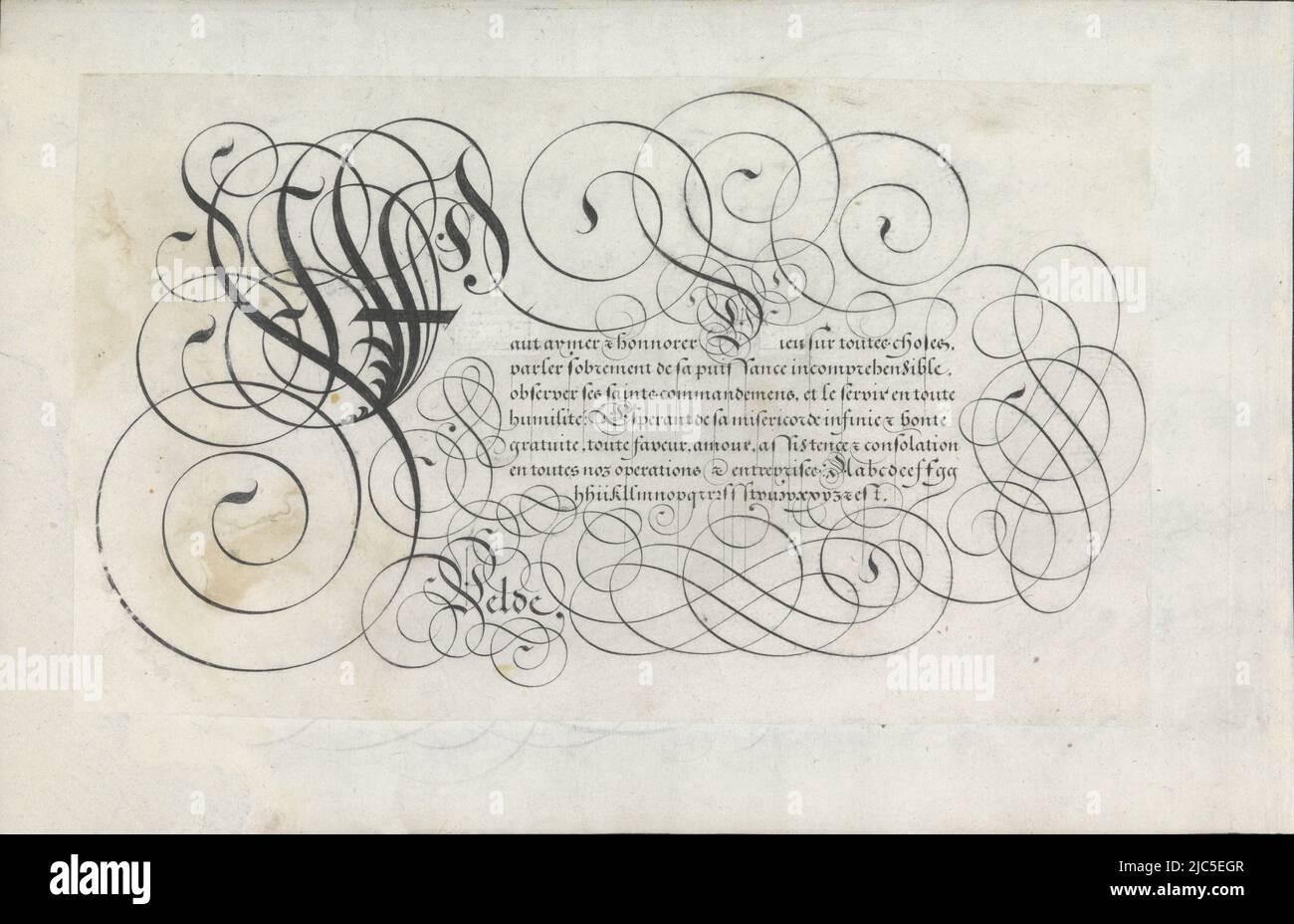 Kalligrafische Zeichnung mit einer ornamentierten Initiale F und sieben Textzeilen: Faut aymer ... Unten ein Kleinbuchstaben in der entsprechenden Hand. Der Text wird von Scrollwork umrahmt. Die Zeichnung ist Teil eines Albums, Design of a writing sample: Haut aymer (...) Spieghel der schrijfkonzste (Serientitel), Jan van de Velde (I), (auf Objekt erwähnt), Rotterdam, 1605, Papier, Stift, H 167 mm × B 280 mm Stockfoto