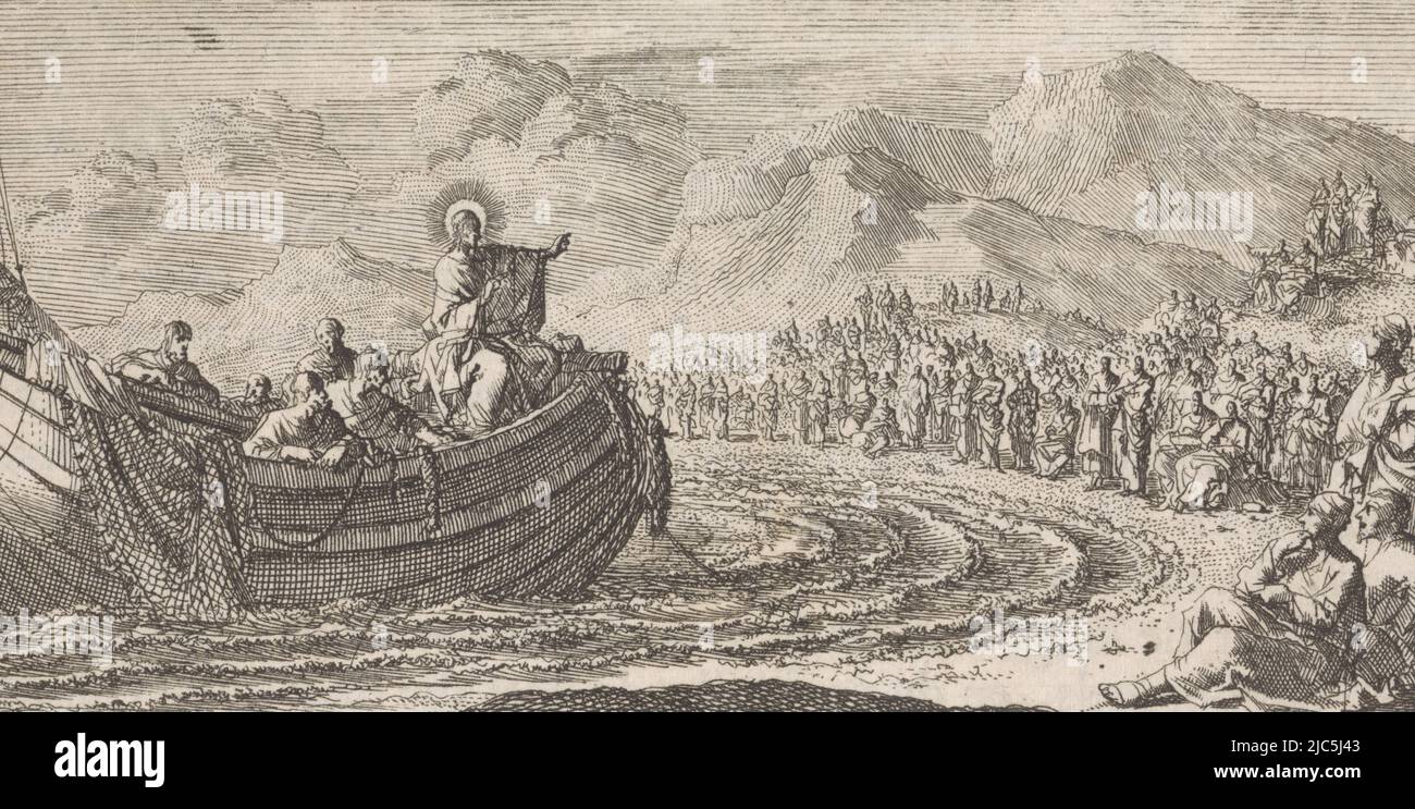 Christus predigte von Peters Boot auf dem See Genezareth, um ihn herum seine Jünger. Am Ufer des Sees lauscht eine große Gruppe von Zuhörern seiner Predigt., Jesus predigt von Peters Boot, Druckerei: Jan Luyken, (erwähnt auf Objekt), Herausgeber: Willem Broedelet, Amsterdam, 1700, Papier, Radierung, H 71 mm × B 148 mm Stockfoto