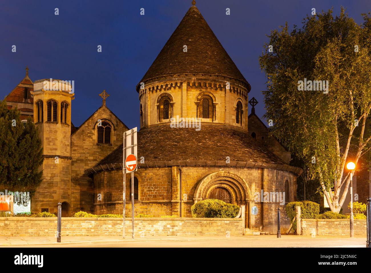 Abend in der Round Church in Cambridge, England. Stockfoto