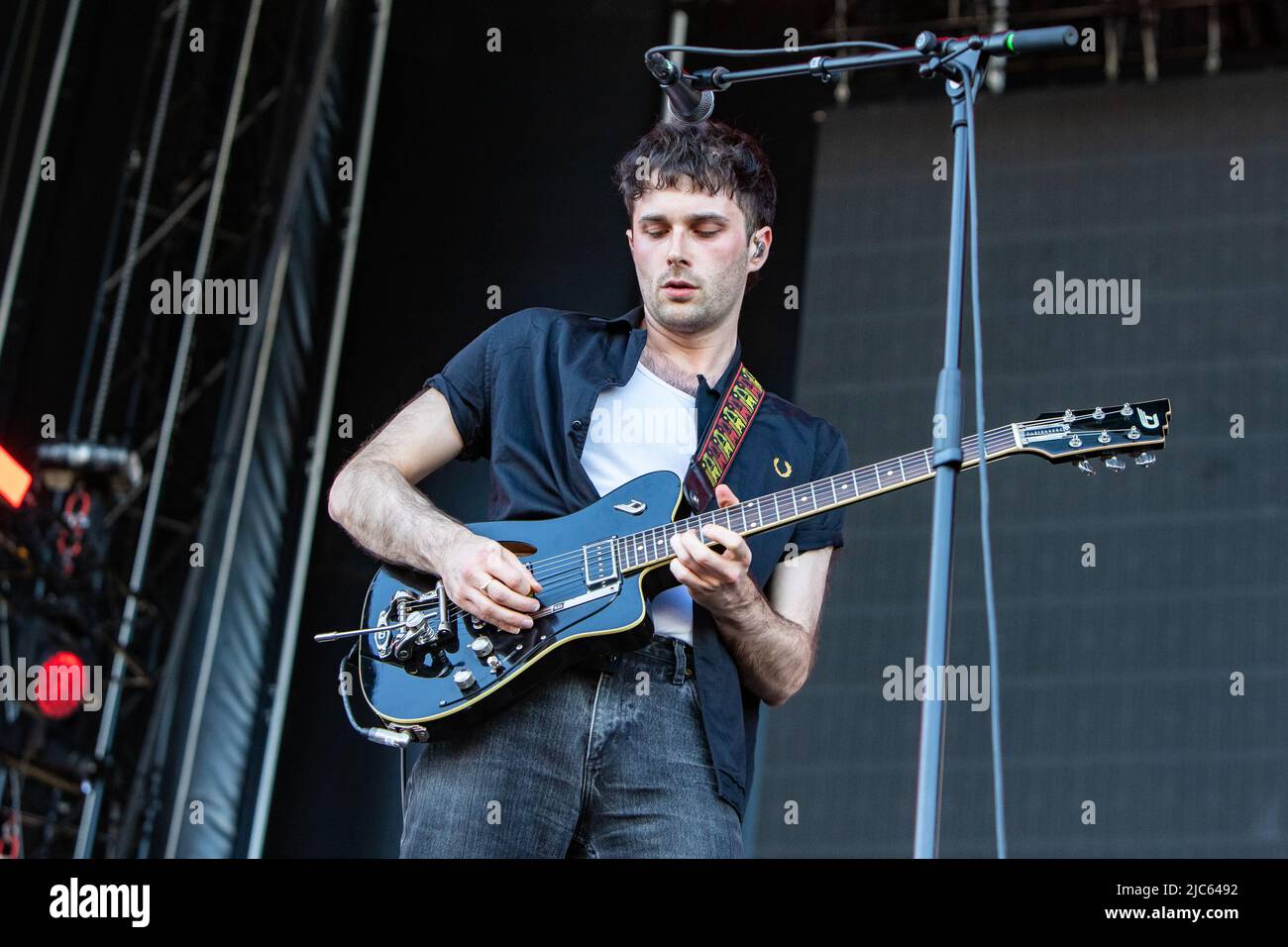 Mailand Italien. 09. Juni 2022. Die englische Rockband THE AMAZONS spielt live auf der Bühne des Ippodromo SNAI La Maura während des 'I-Days Festival 2022'. Stockfoto