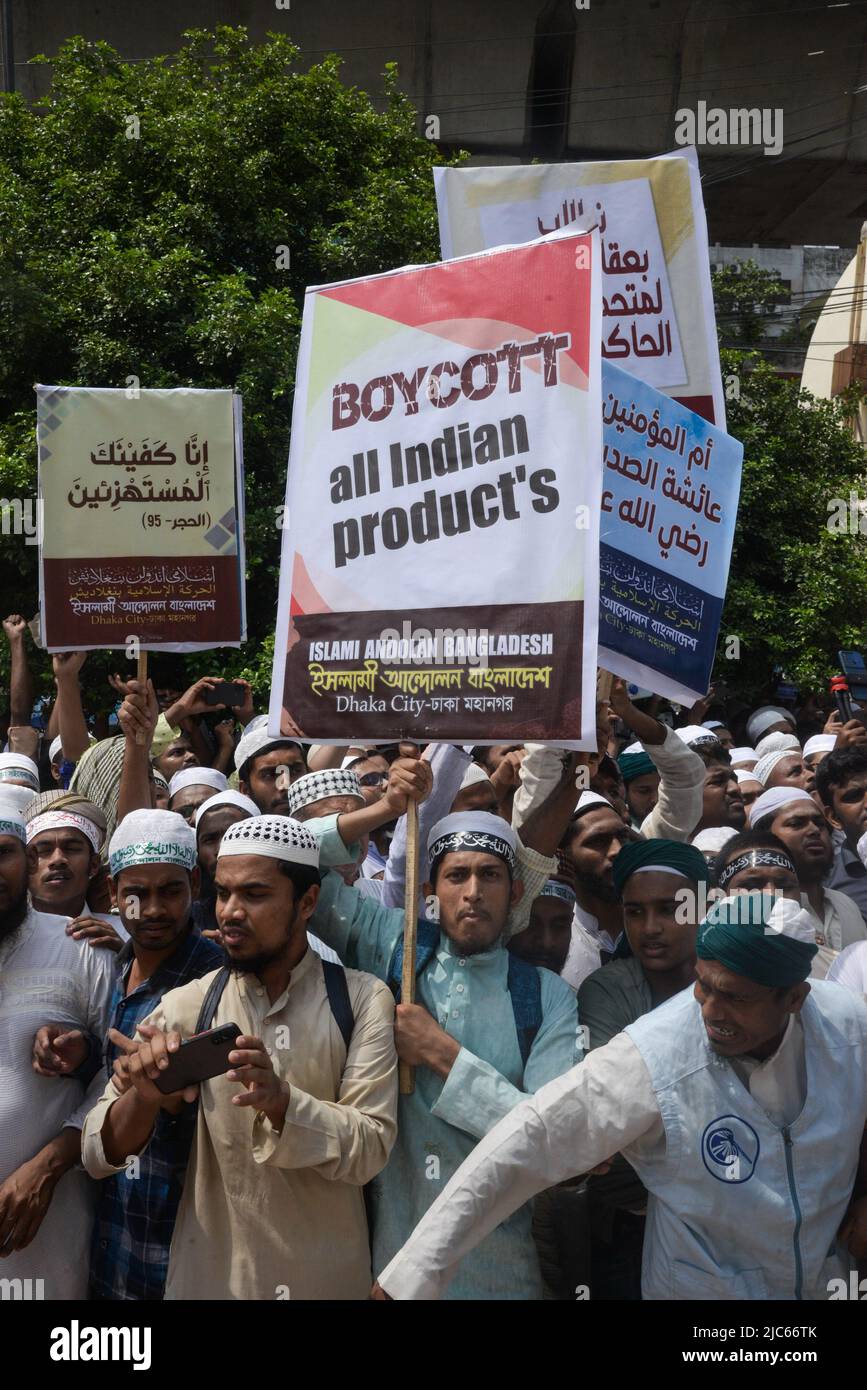 Dhaka, Bangladesch. 10.. Juni 2022. Die Islami Andolan Bangladesh protestiert, um die Äußerungen zweier indischer Politiker zum muslimischen Propheten Muhammad in Dhaka zu verurteilen. (Foto von Bayazid Akter/Pacific Press) Quelle: Pacific Press Media Production Corp./Alamy Live News Stockfoto