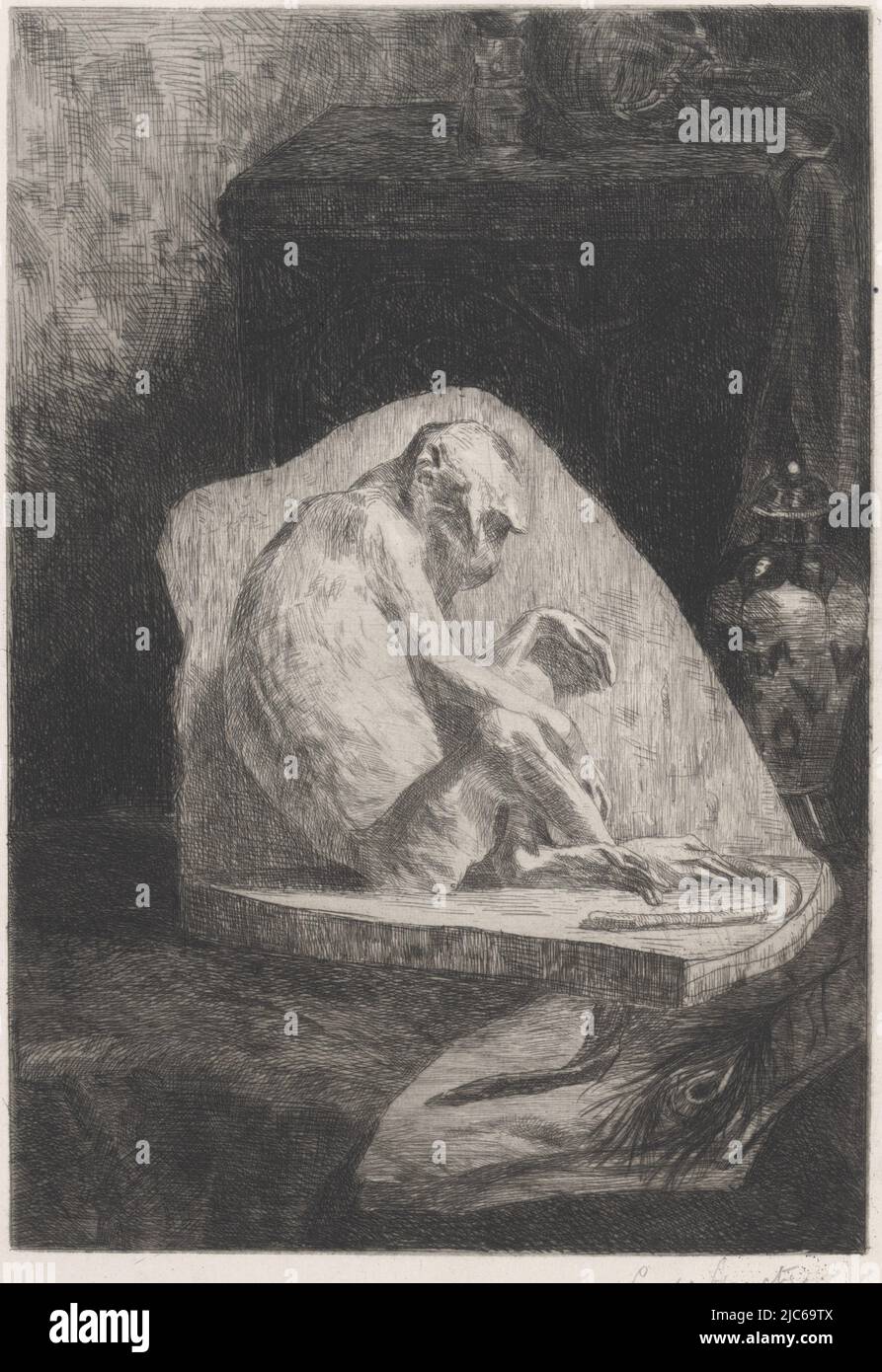 Eine Skulptur, die einen sitzenden Affen darstellt. Im Vordergrund eine Pfauenfeder. Rechts eine chinesische Vase, Skulptur eines sitzenden Affen, Druckerei: Louis Stracké, (vom Künstler signiert), 1866 - 1934, Papier, Radierung, H 298 mm × B 238 mm Stockfoto