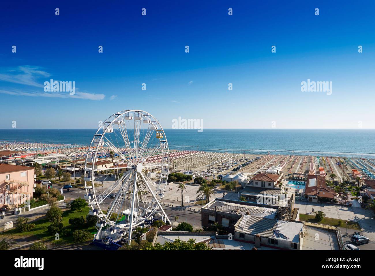 Luftaufnahme der Lido di Camaiore Gegend mit hoher Touristenattraktion Stockfoto