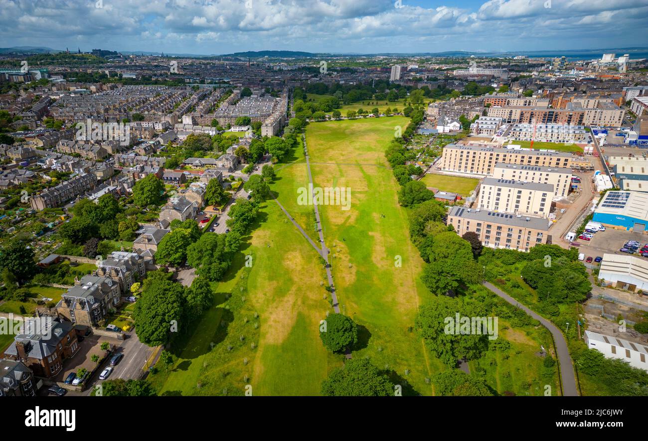 Luftaufnahme von Drohne des Leith Links Parks und Leith Distrikts in Edinburgh, Schottland, UK Stockfoto