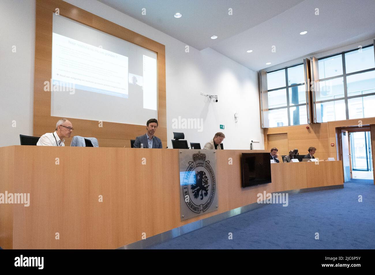 Brüssel, Belgien. 10.. Juni 2022. Parlamentsabgeordnete im Bild während einer Sitzung einer sonderkommission über den Unabhängigen Staat Kongo und die belgische Kolonialvergangenheit (Kongo, Ruanda und Burundi) am Freitag, den 10. Juni 2022, im Bundestag in Brüssel. BELGA FOTO JULIETTE BRUYNSEELS Kredit: Belga Nachrichtenagentur/Alamy Live News Stockfoto