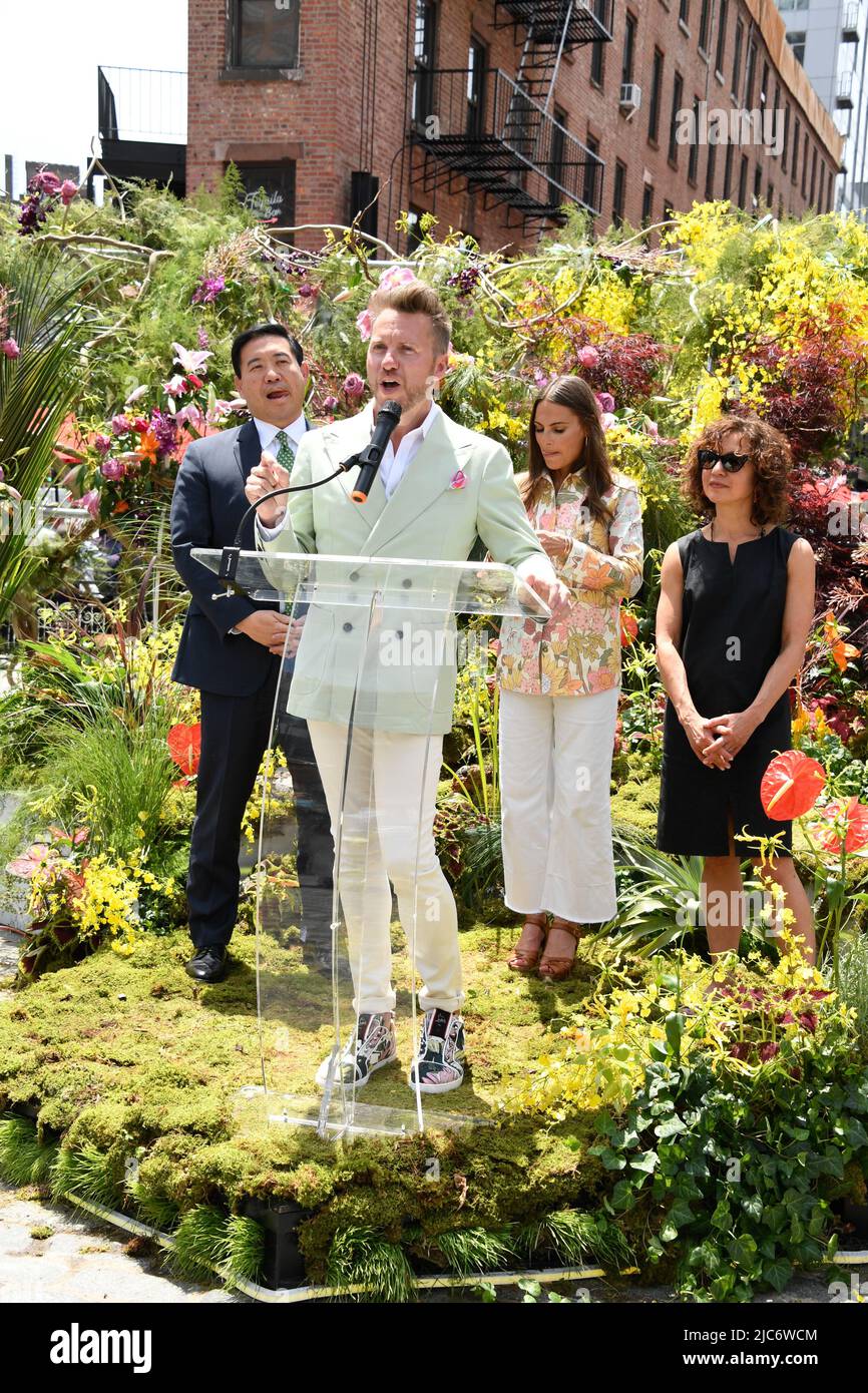 New York, USA, 10. Juni 2022 im Bild Jeffrey C. Lefrancois, Executive Director des Meatpacking District, The LEAF Festival of Flowers Pressekonferenz zum Auftakt des zweiten jährlichen 3-tägigen LEAF Festival of Flowers, das am Freitag, den 10. Juni 2022 im Meatpacking District von New York City stattfand. Quelle: Jennifer Graylock/Alamy Live News Stockfoto