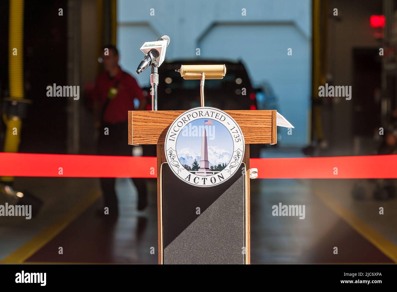 Podium bei der Zeremonie zum Schneiden von Bändern für die neue North Acton Fire Station Stockfoto