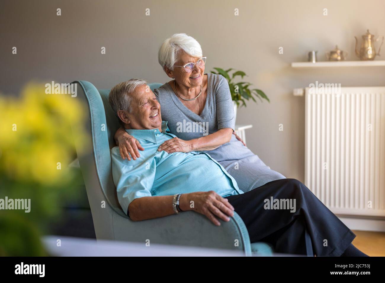 Gerne älteres Paar zu Hause Stockfoto