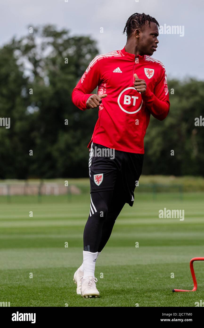 PONTYCLUN, WALES - 10. JUNI 2022: Der walisische Harry Wilson und der walisische Rabbiner Matondo während einer Trainingseinheit im Vale Resort vor der League A 2022 Nations League gegen Belgien am 11.. Juni 2022 im Cardiff City Stadium. (Bild von John Smith/FAW) Stockfoto