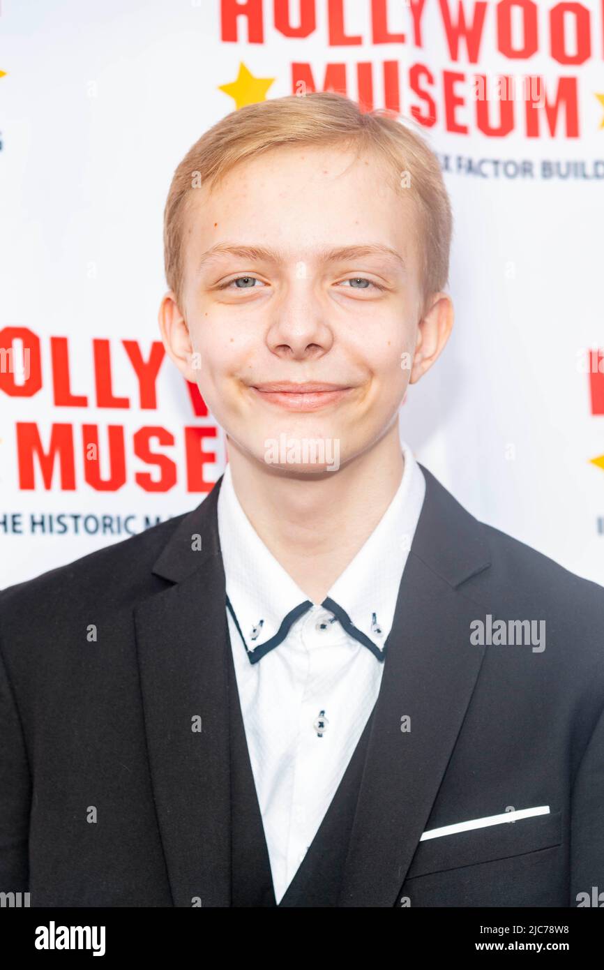 Hollywood, USA. 09.. Juni 2022. Christian Ganiere besucht Real to Reel: Portrays and Perceptions of LGBTQ+ in Hollywood Exhibit at the Hollywood Museum, Hollywood, CA on June 9., 2022 Credit: Eugene Powers/Alamy Live News Stockfoto