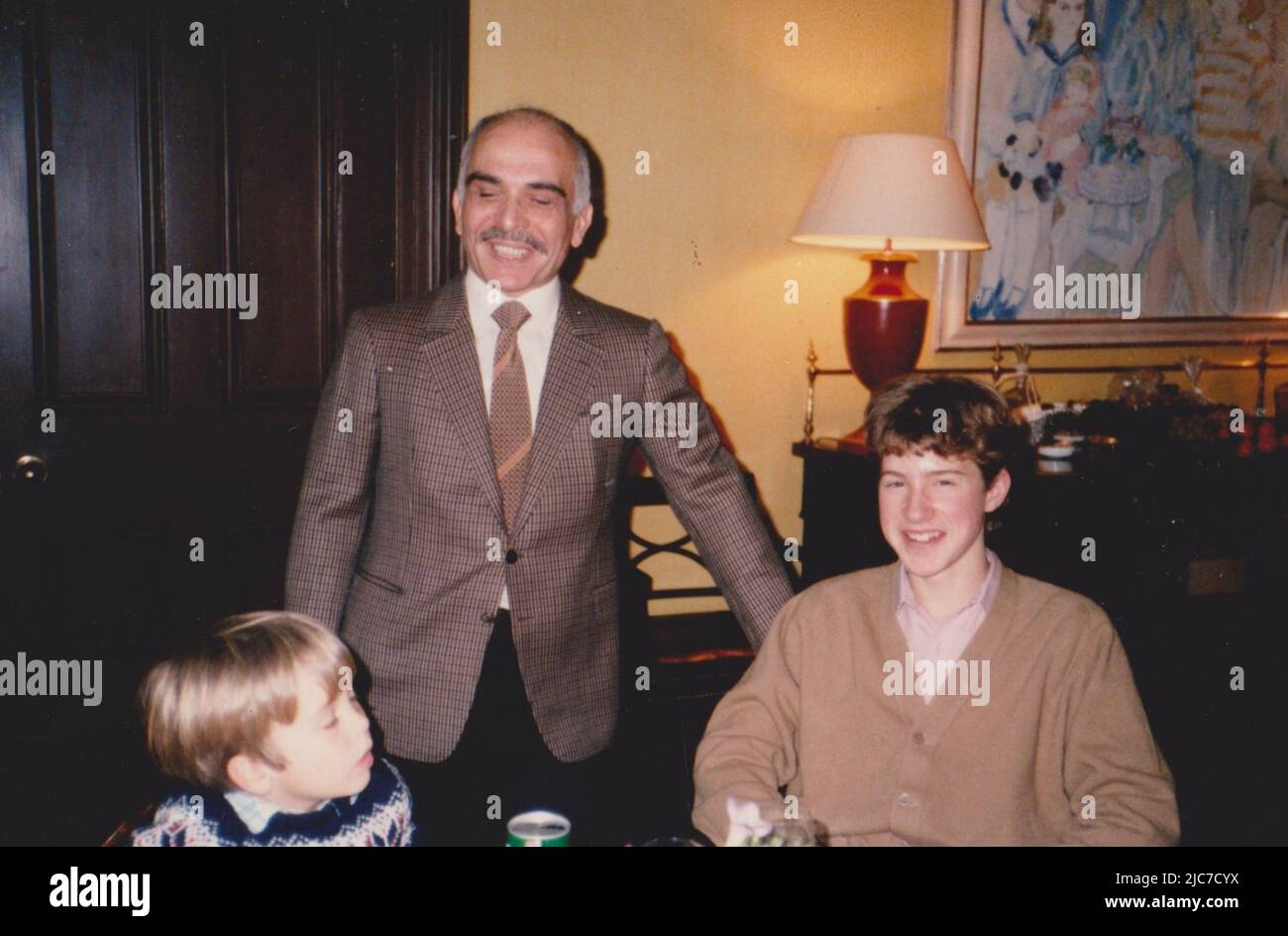 König Hussein Von Jordanien Entspannt Zu Hause Stockfoto