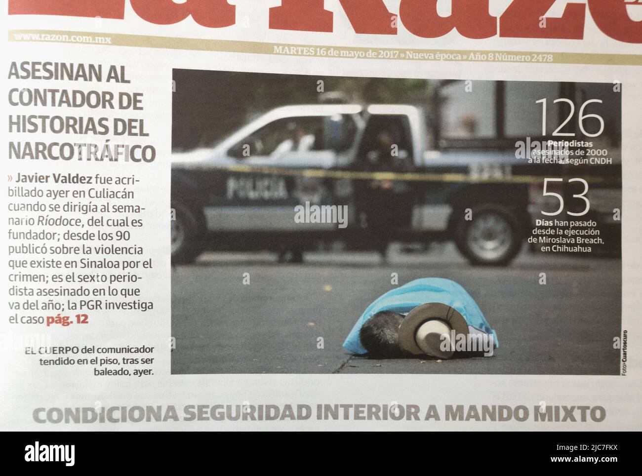 Zeitungsfoto und Bericht über den Mord an einem Journalisten in Mexiko Stockfoto