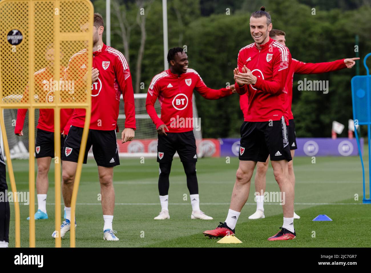PONTYCLUN, WALES - 10. JUNI 2022: Gareth Bale von Wales während einer Trainingseinheit im Vale Resort vor der League A 2022 Nations League gegen Belgien am 11.. Juni 2022 im Cardiff City Stadium. (Bild von John Smith/FAW) Stockfoto
