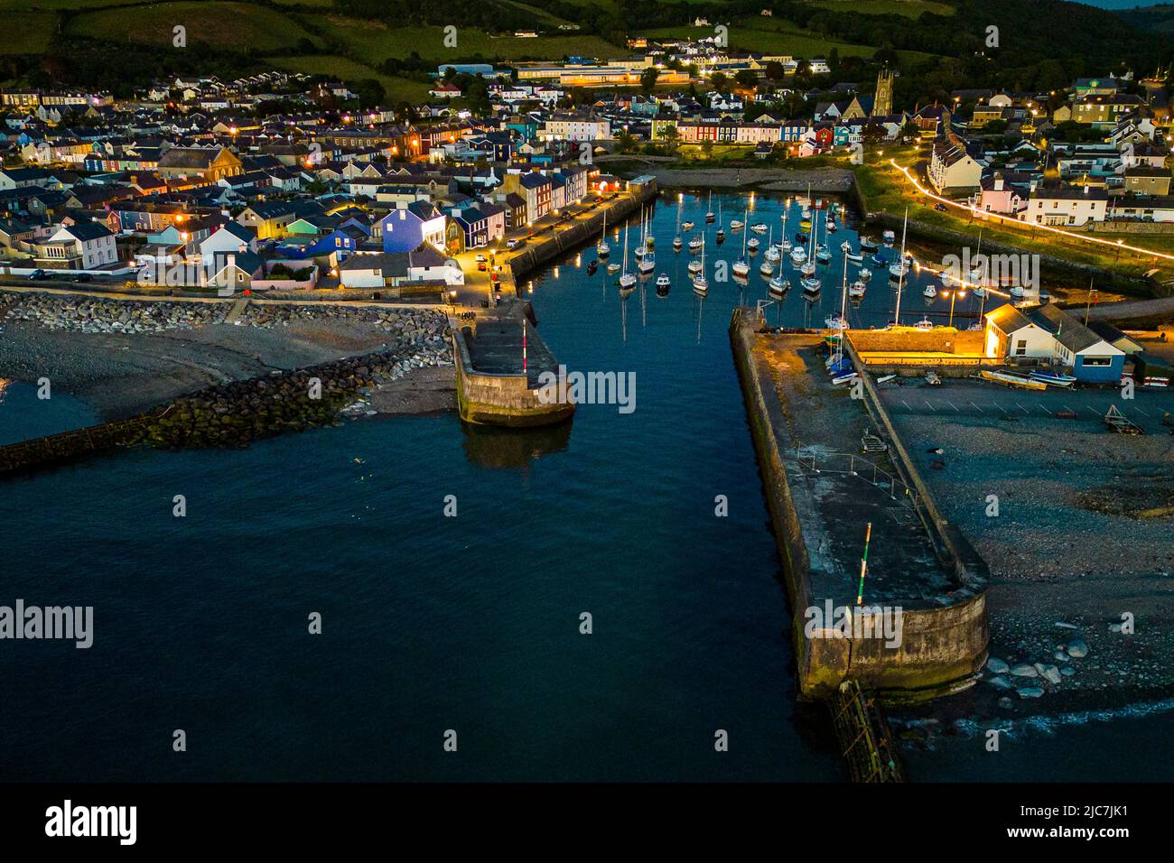 Aberaeron West Wales UK zur blauen Stunde von einer DJI Mini 3 Pro Drohne am 2022. juni Stockfoto