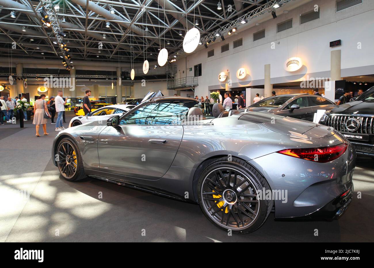 Monaco, Monaco. 10.. Juni 2022. Monaco, Monte Carlo - Juin 10, 2022: Top Marques Monaco Supercar Show mit dem neuen Mercedes Benz SL. Daimler. Mandoga Media Deutschland Kredit: dpa/Alamy Live Nachrichten Stockfoto
