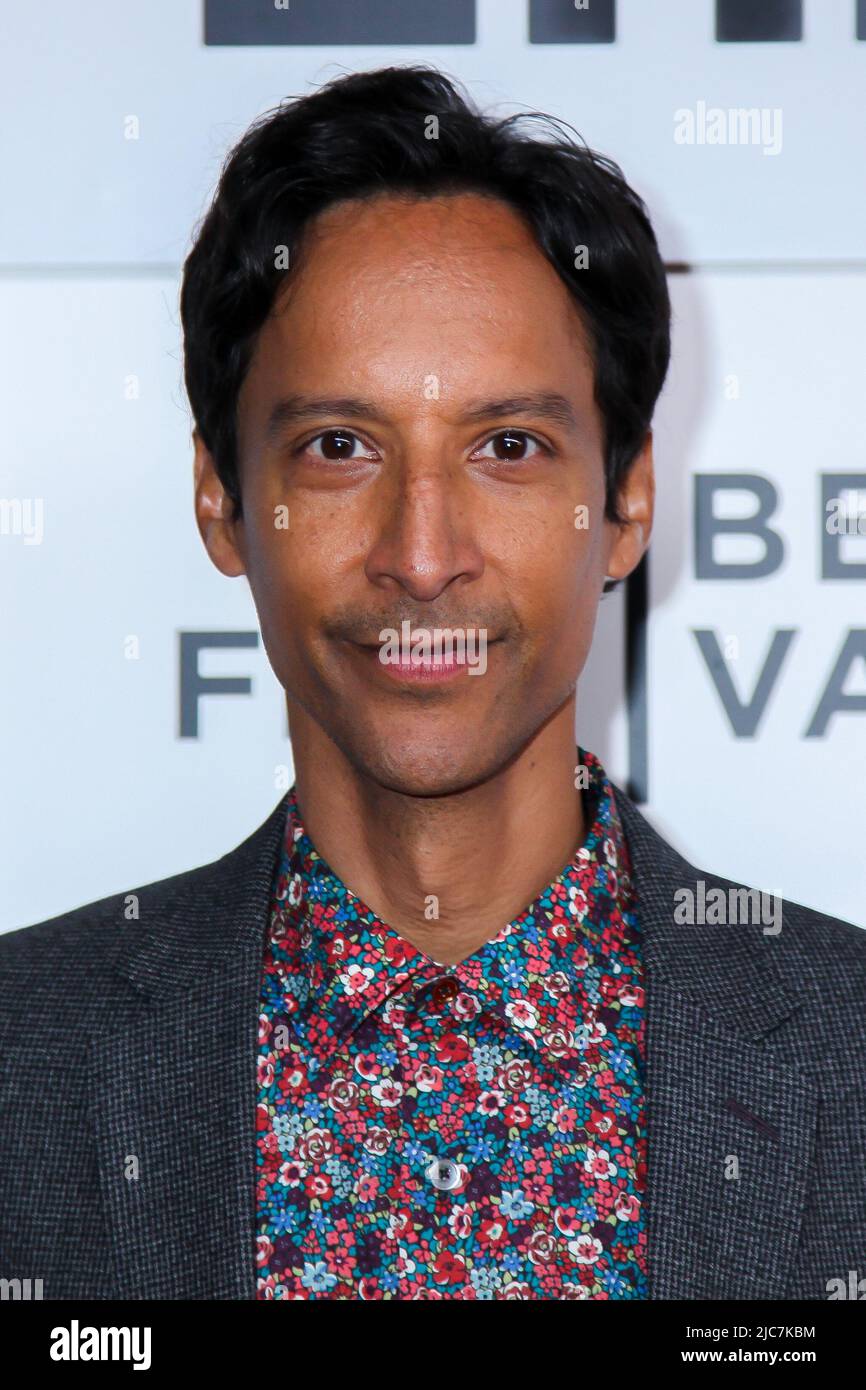 9. Juni 2022, NY, USA: NEW YORK, NY, USA - 6. JUNI 2022: Schauspieler Danny Pudi beim ''Corner Office'' 2022 Tribeca Film Festival im BMCC Tribeca Performing Arts Center (Bildquelle: © Miro Vrlik/Pacific Press via ZUMA Press Wire) Stockfoto