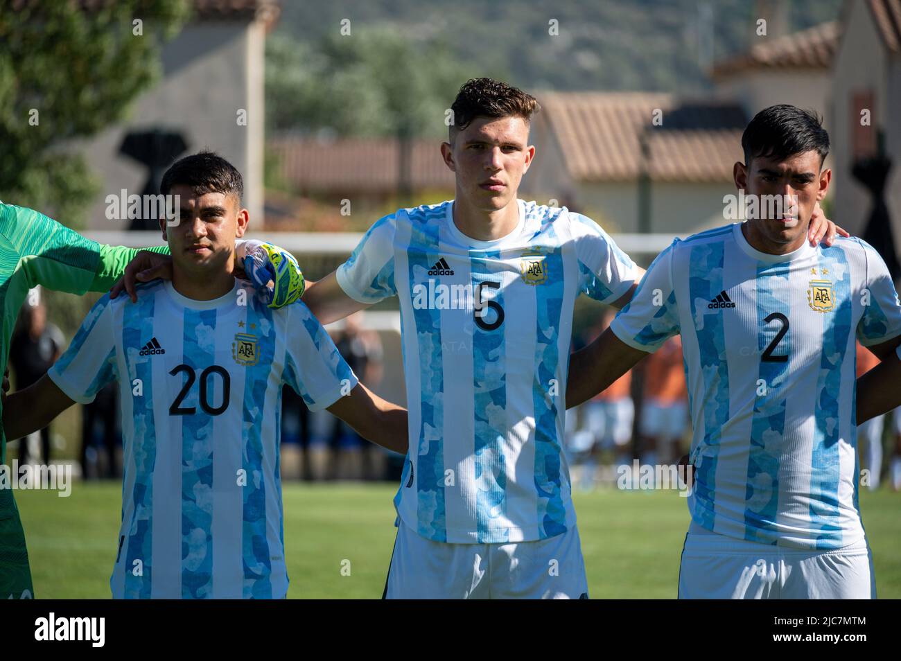 Mallemort, Frankreich. 10.. Juni 2022. BUONANOTTE Facundo und CARBONI Franco und DI LOLLO Lautaro während des Maurice Revello Turniers 2022, Under 21 Festival International Espoirs, 5. und 6. Platz Fußballspiel zwischen Argentinien U-20 und Japan U-19 am 10. Juni 2022 im Stade d´Honneur in Mallemort, Frankreich - Foto Florian Frison / DPPI Kredit: DPPI Media/Alamy Live News Stockfoto