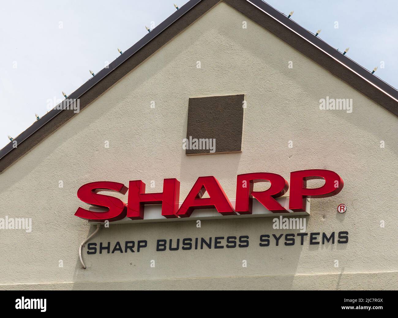 BILTMORE VILLAGE in ASHEVILLE, NC, USA-5 JUNE 2022: Sharp Business Systems, Nahaufnahme des Schildes. Stockfoto