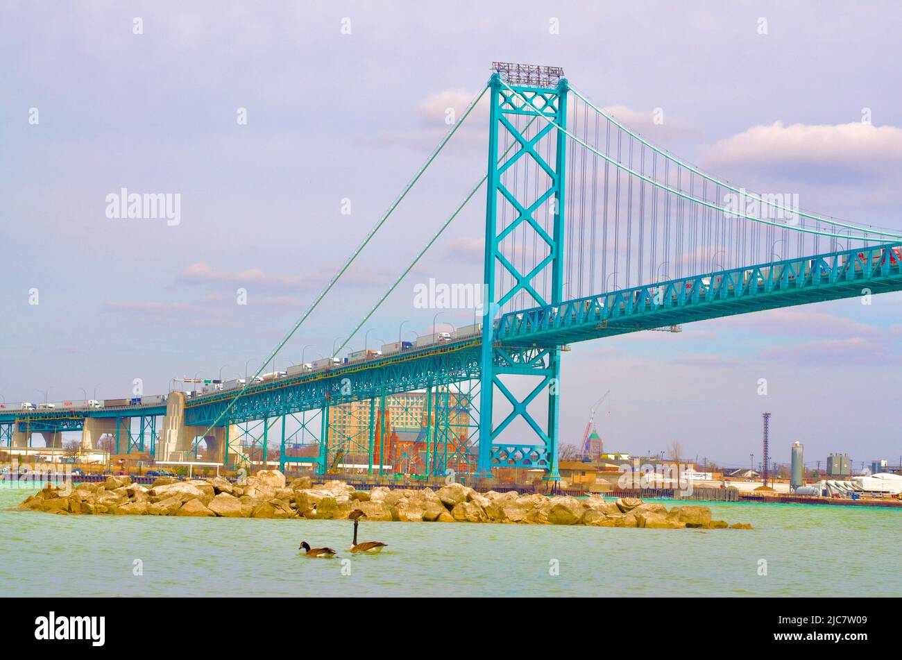 Bild der Ambassador Bridge, die Windsor Ontario mit Detroit Michigan verbindet Stockfoto