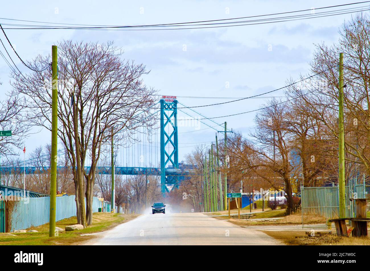 Bild der Ambassador Bridge, die Windsor Ontario mit Detroit Michigan verbindet Stockfoto