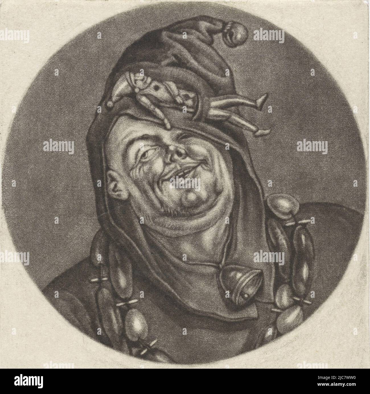 Mönch als Narr gekleidet. Um seinen Hals eine Kette von Würsten und eine Glocke. Der Druck ist Teil einer Serie mit Karikaturen des französischen Klerus unter Ludwig XIV., Mönch als Narr Le Pere Prieur qui ioue le rolle de Fou Karikaturen über den französischen Klerus unter Ludwig XIV.,(A) Renversement de la Moral Chr, Druckerei: Jacob Gole, Cornelis Dusart, 1670 - 1724 und/oder 1693 - 1700, Papier, Gravur, H 115 mm × B 90 mm Stockfoto