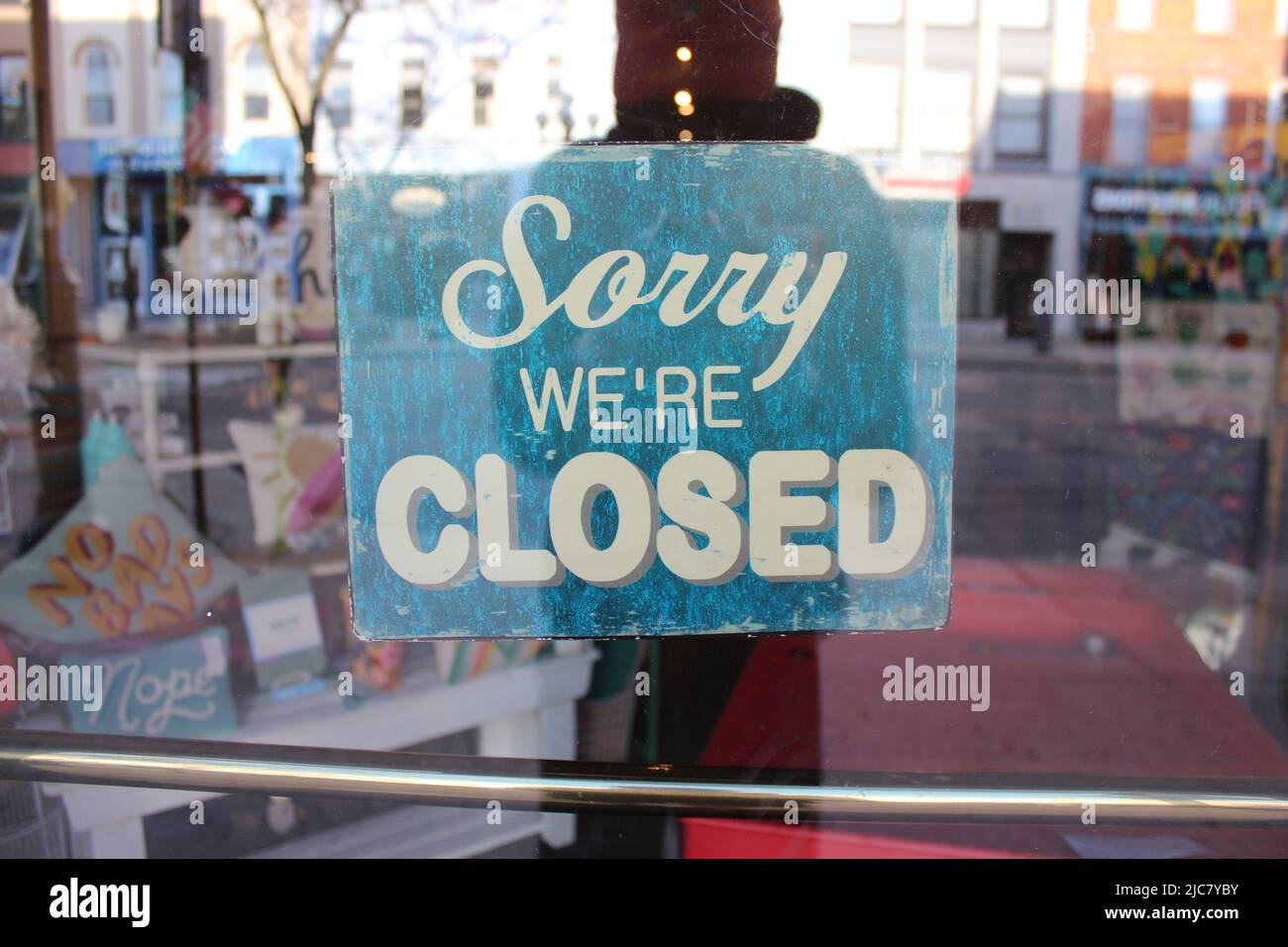 Ann Arbor Michigan sorry wurden geschlossen kleines Unternehmen an der Hauptstraße geschlossen wegen covid 19 Krankheit verloren Arbeitsplätze Coronavirus Geschäft Schließung Innenstadt A2 Shop Stockfoto