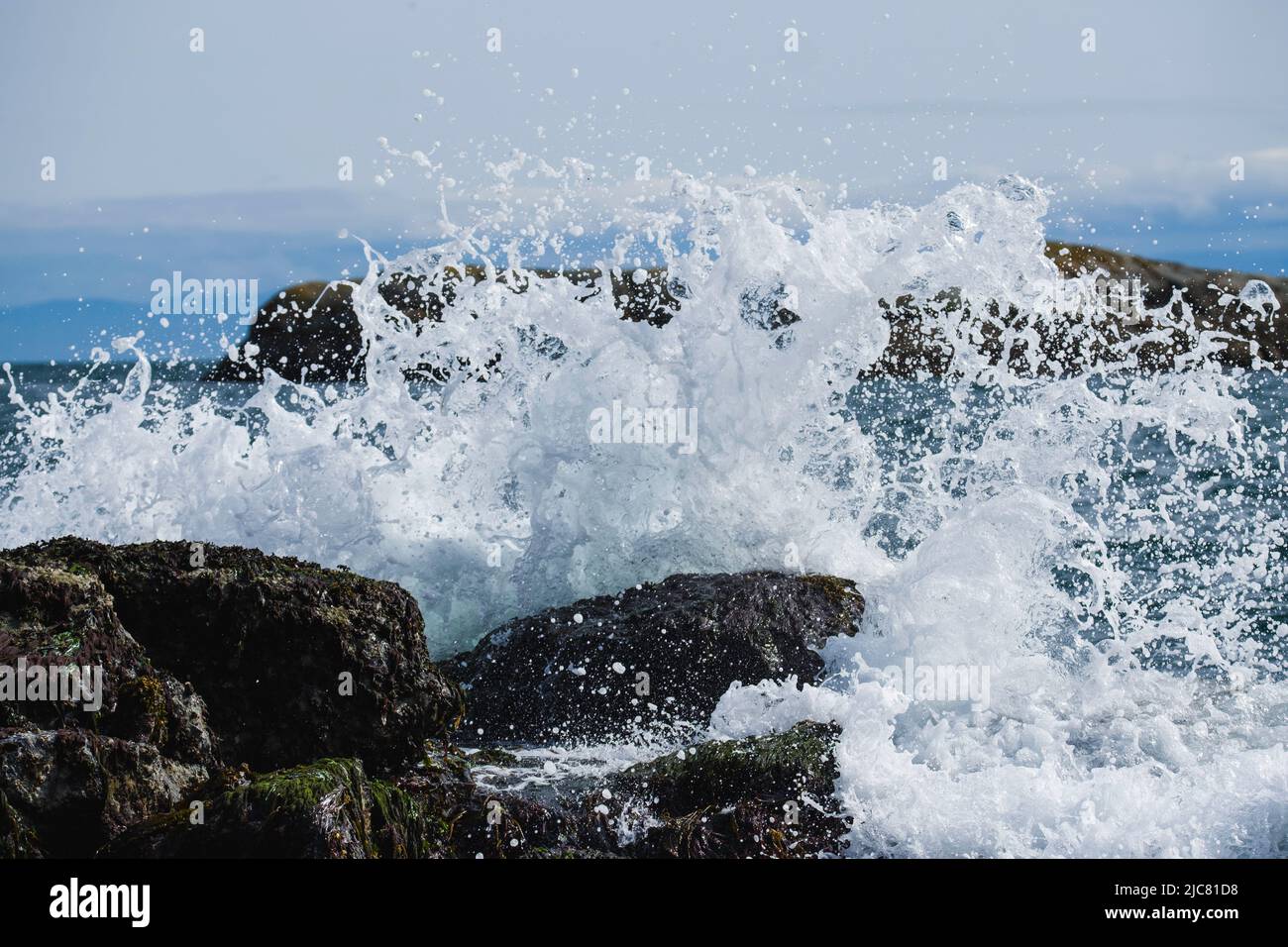 Wellen Cliffs Surfen wellenwellen -Fotos und -Bildmaterial in hoher Auflösung – Alamy