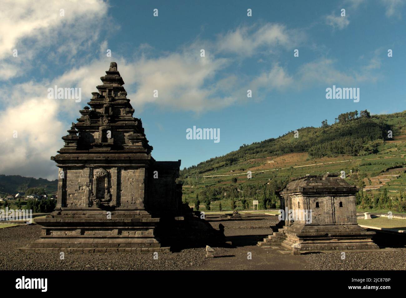 Arjuna Tempel archäologischen Park auf Dieng-Hochebene, die administrativ in Dieng Kulon, Batur, Banjarnegara, Zentral-Java, Indonesien befindet. Stockfoto