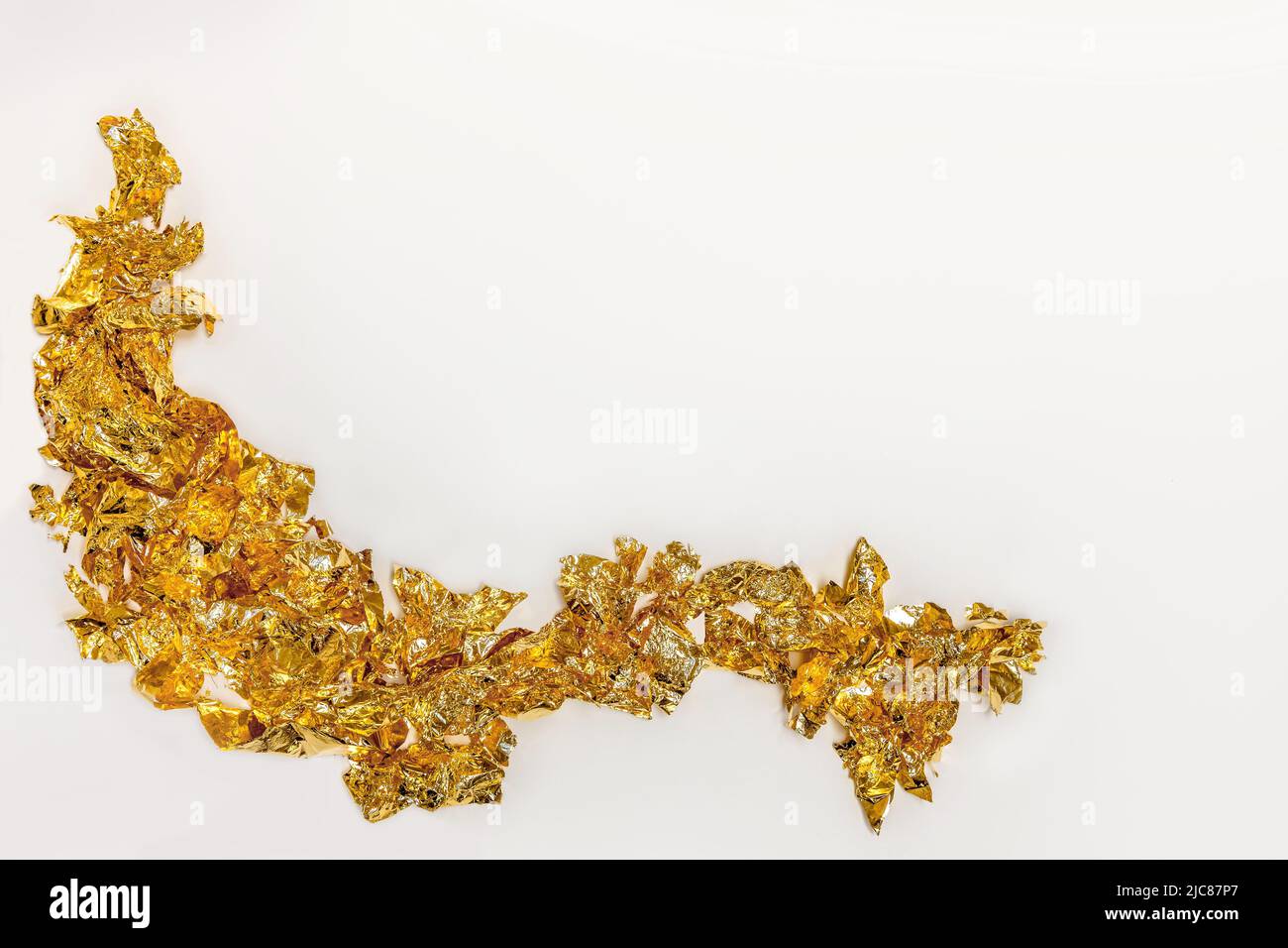 Luxuriöser Hintergrund mit einem Rahmen aus gehämmertem Blattgold Stockfoto