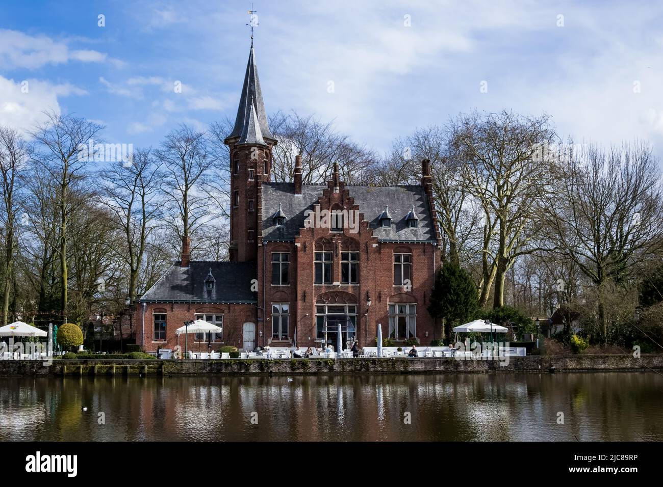 Architektonisches Detail der Stadt Brügge, der Hauptstadt und größten Stadt der Provinz Westflandern im Nordwesten Belgiens Stockfoto