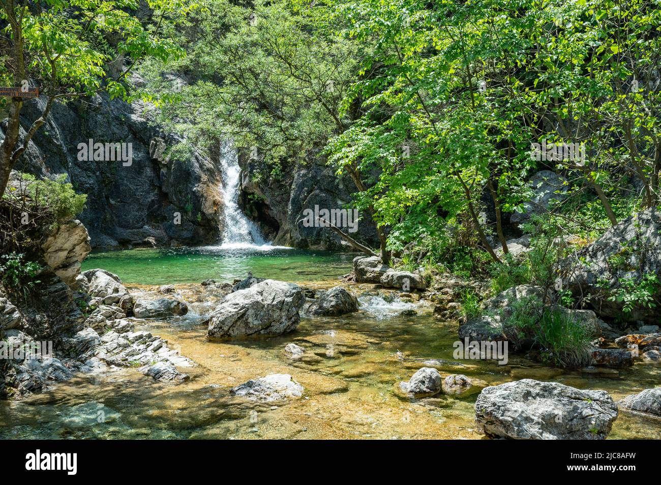 Wald-Wasserfall am Olymp Berg, Griechenland - Effekt Malerei  Stockfotografie - Alamy