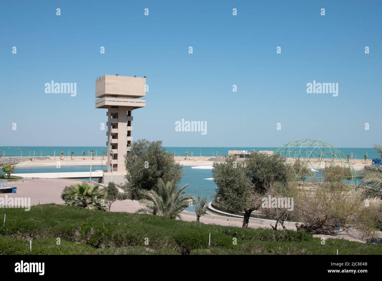 Ein Aussichtsturm auf der Grünen Insel von Kuwait-Stadt, Kuwait Stockfoto