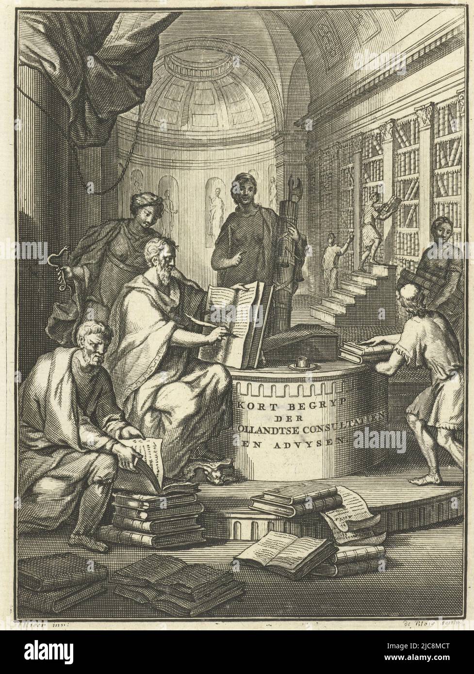 Allegorische Darstellung mit weiblicher Personifizierung der Gerechtigkeit (Justitia) und Frau mit Schlange. Ein Mann schreibt in einem (Gesetz-)Buch und andere arbeiten in einer Bibliothek, allegorische Darstellung mit Personifizierung der Gerechtigkeit und Männer bei der Arbeit in der Bibliothek Titelseite für: Kort begryp van de ses deelen der Hollandse consultatien en advysen, inhoudende alle de voortreffelyke Materialien en voorvallen, daar in begrepen, Amsterdam 1709, Druckerei: Abraham de Blois, (auf Objekt erwähnt), Ottmar Elliger, (auf Objekt erwähnt), Verlag: Henricus Wetstein, Amsterdam, 1679 - 1709 und/oder 1709, Papier Stockfoto