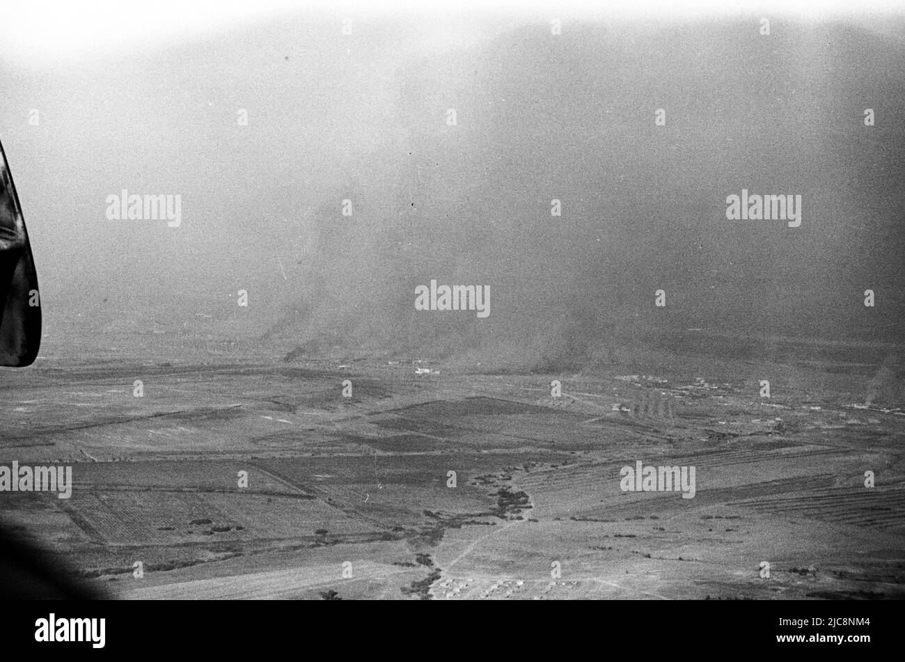 Bombeneinschlag-Dokumentation nach Bombenangriff der deutschen Luftwaffe während des Weltkrieges 2 im September 1942 im Gebiet von Donezk - Luhansk, Ukraine Stockfoto