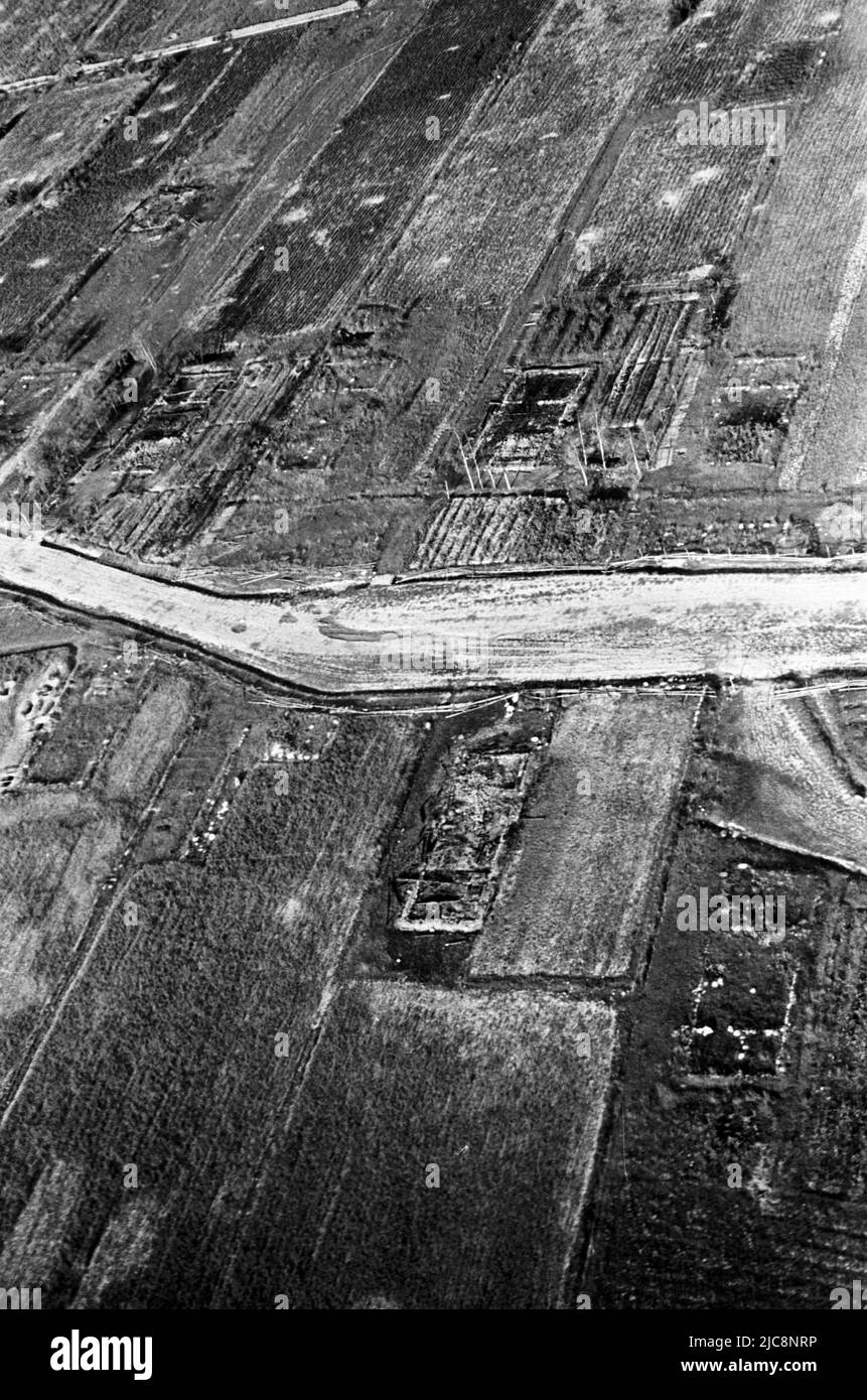 Bombeneinschlag-Dokumentation nach Bombenangriff der deutschen Luftwaffe während des Weltkrieges 2 im September 1942 im Gebiet von Donezk - Luhansk, Ukraine Stockfoto