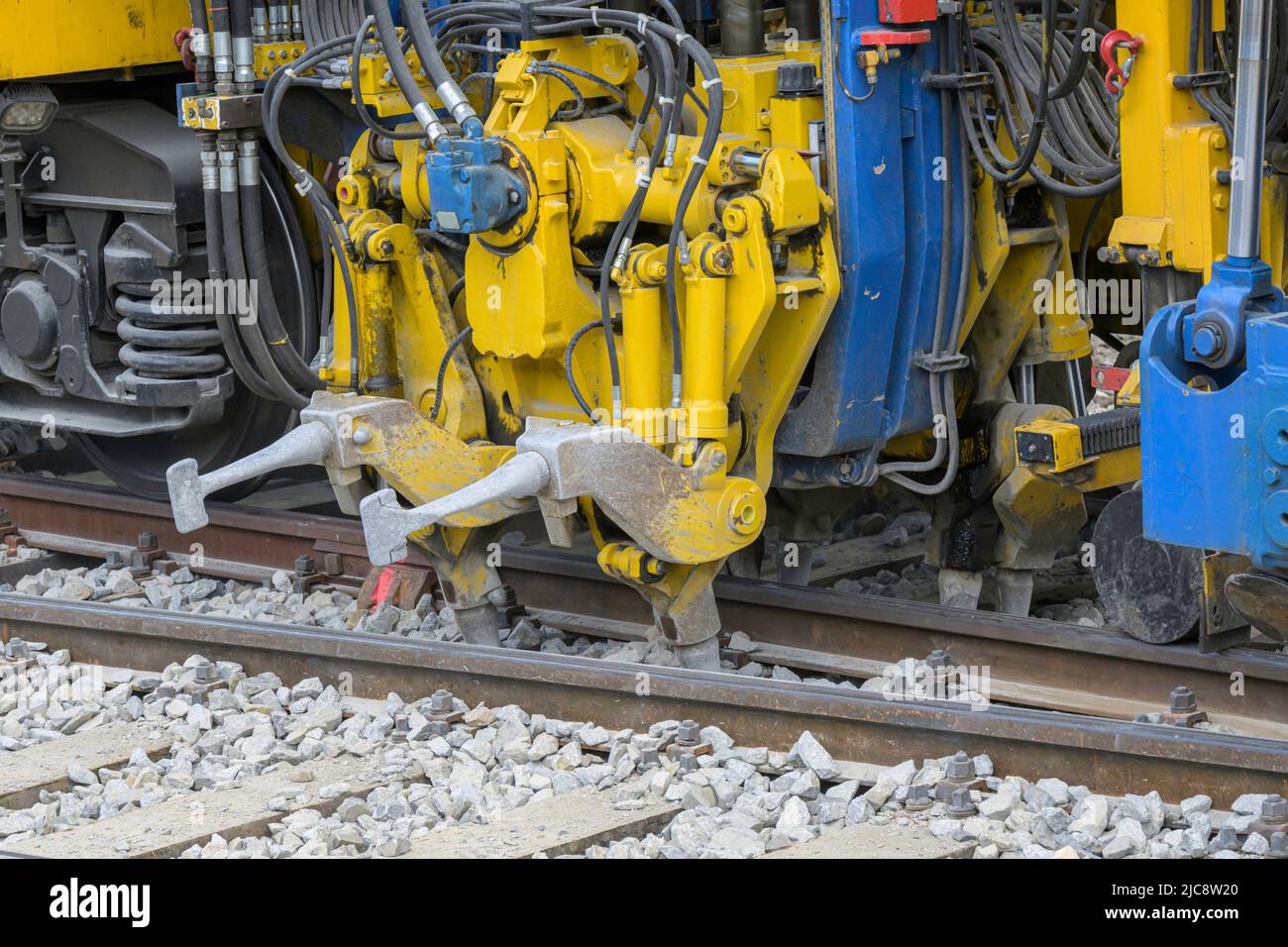 Nicht benötigte Tappingpickel auf einer Gleiszapfmaschine können zur Seite geschwenkt werden Stockfoto