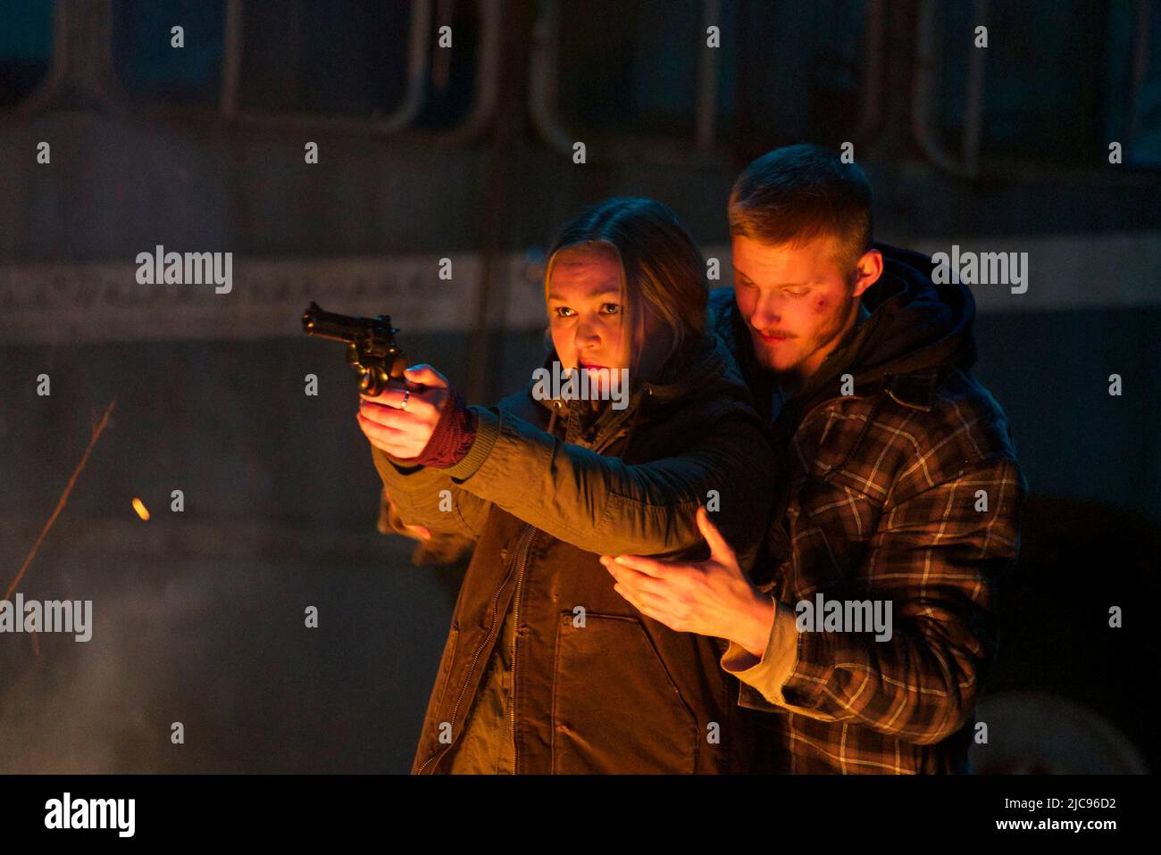 JULIA STILES und ALEXANDER LUDWIG in GO WITH ME (2015), Regie: DANIEL ALFREDSON. Kredit: ENDERBY UNTERHALTUNG / Album Stockfoto