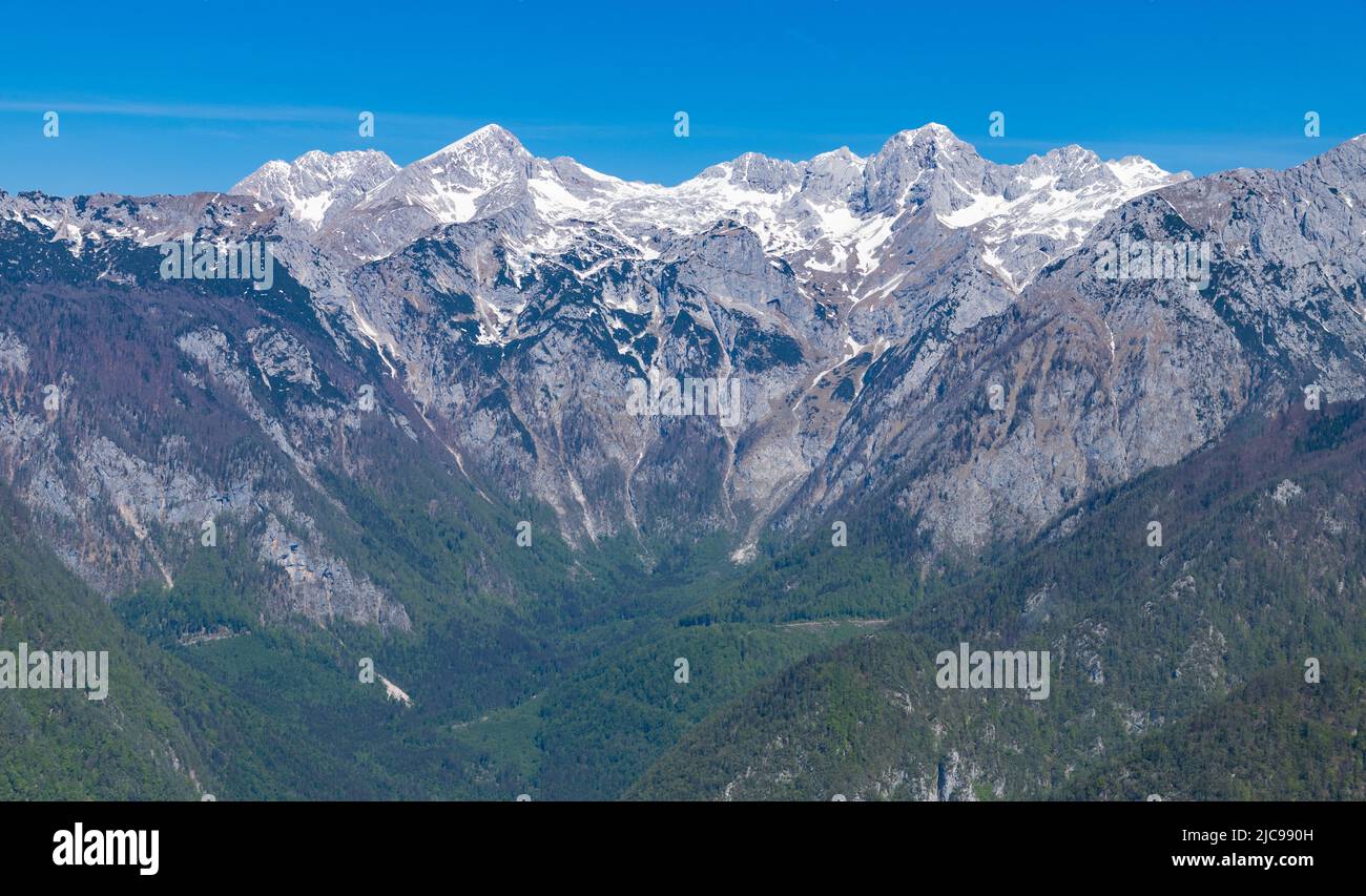 Ein Bild der Kamnik-Savinja-Alpen, von der slowenischen Seite aus gesehen. Stockfoto