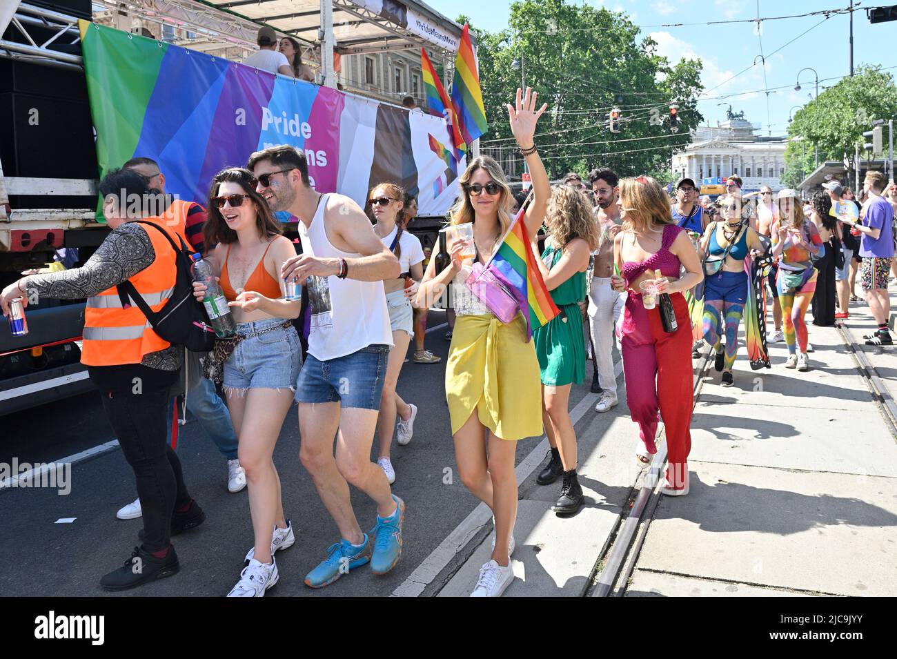 Wien, Österreich, 11.. Juni 2022. 26. Regenbogenparade über die Wiener Ringstraße. Quelle: Franz Perc/Alamy Live News Stockfoto