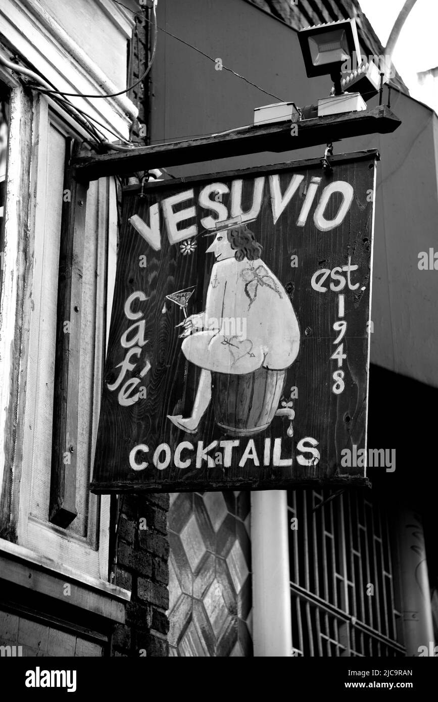 Das Vesuvio Cafe ist eine bekannte Bar in San Francisco, Kalifornien, die von Mitgliedern der Beat Generation 1950s besucht wird. Stockfoto