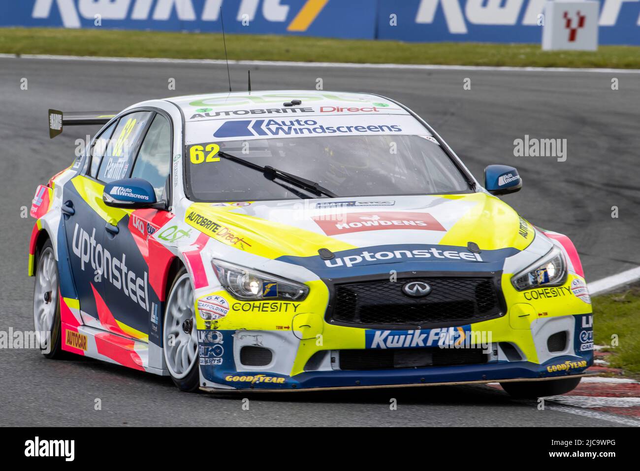 11.. Juni 2022; Oulton Park, Little Budworth, Kephire, England; Kwik Fit British Touring Car Championship, Oulton Park: Rick Parfitt Jnr in seinem UptonSteel mit Euro Car Parts Racing Infiniti Q50 während des Trainings Stockfoto