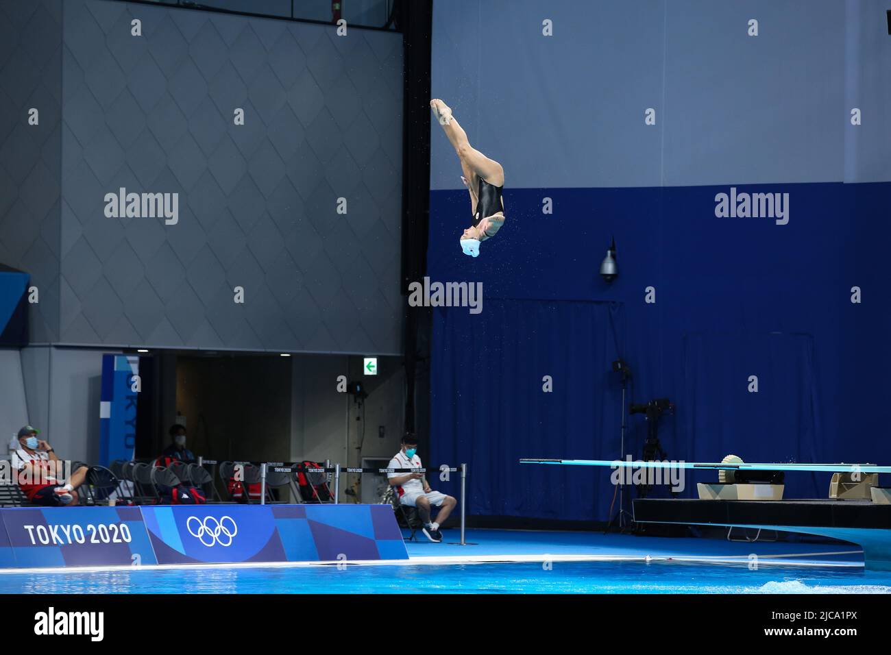 28.. JULI 2021 - TOKIO, JAPAN: Ein Taucher trainiert bei den Olympischen Spielen 2020 in Tokio (Foto: Mickael Chavet/RX) Stockfoto