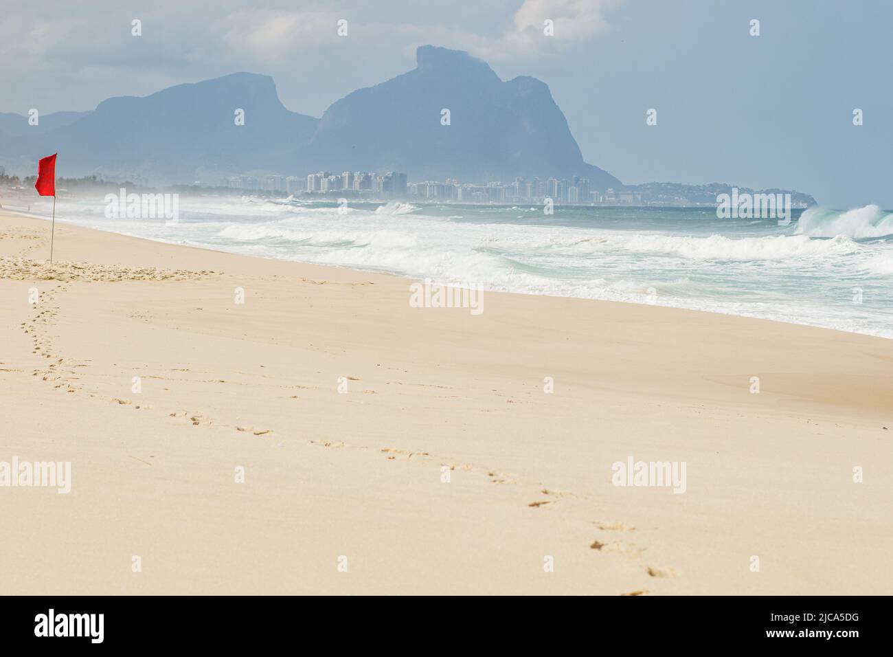 Blick auf die Strandrekreation Bandeirantes in Rio de Janeiro. Stockfoto