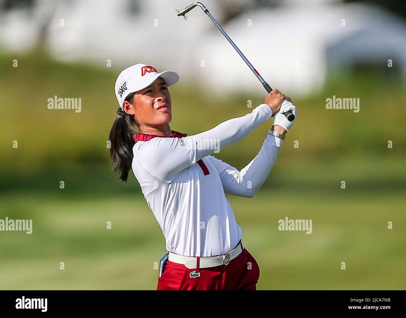 Galloway, NJ, USA. 11.. Juni 2022. Celine Boutier aus Frankreich beobachtet ihren Schuss während der zweiten Runde des Shoprite LPGA Classic im Seaview Golf Club in Galloway, NJ. Mike Langish/Cal Sport Media. Kredit: csm/Alamy Live Nachrichten Stockfoto