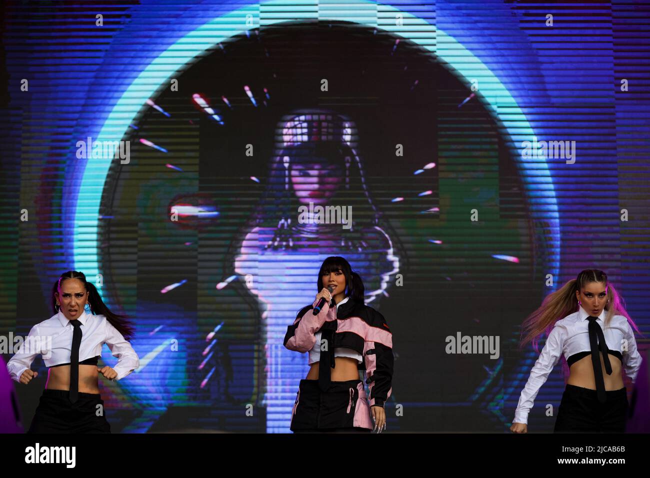 Die amerikanische Sängerin Paloma Mami tritt während des NOS Primavera Sound 2022 am 11. Juni 2022 in Porto, Portugal, auf der Bühne der Super Bock Stage auf. Stockfoto