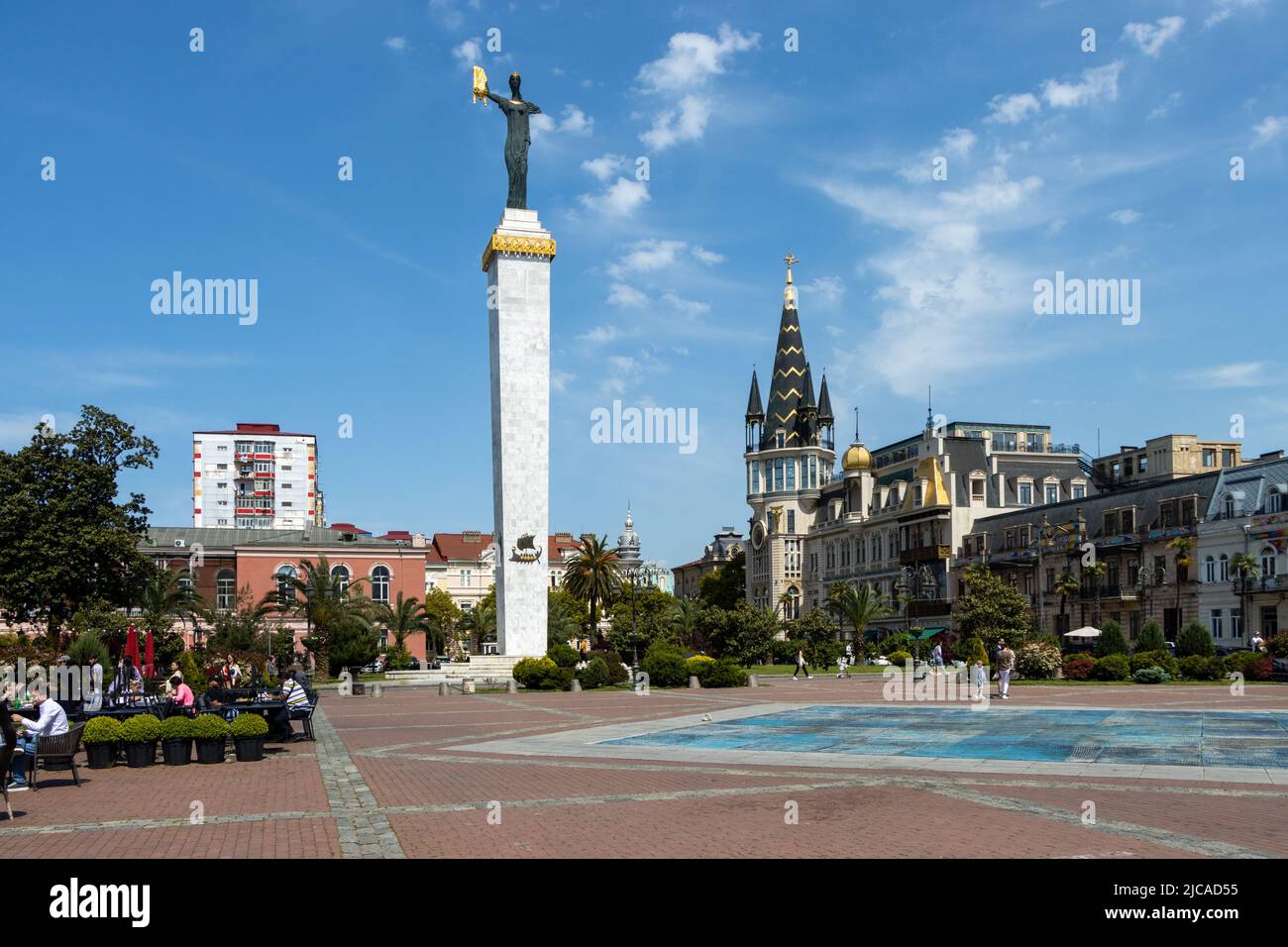 Batumi, Georgia - Mai 15 2022: Europaplatz, Medea Statue und Astronomische Uhr im Stadtzentrum von Batumi Stockfoto