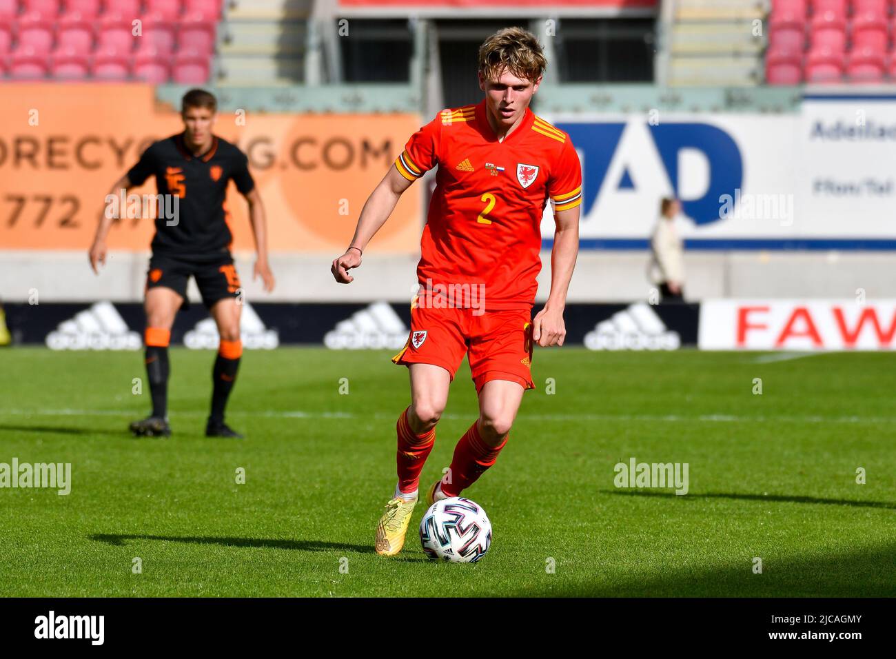 Llanelli, Wales. 11. Juni 2022. Finley Stevens aus Wales U21 während des UEFA-UU-21-Qualifier-Gruppenspiel zwischen Wales U21 und den Niederlanden U21 am 11. Juni 2022 im Parc y Scarlets in Llanelli, Wales, Großbritannien. Quelle: Duncan Thomas/Majestic Media. Stockfoto